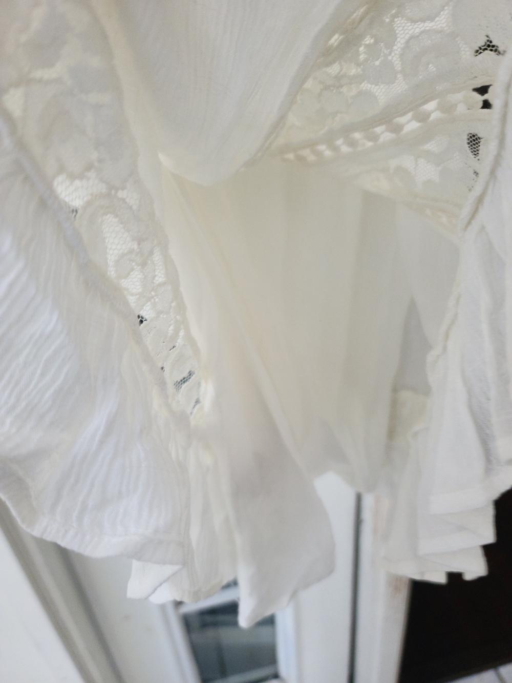 White Lace-Panel Mini Dress with Tassel Tie - Picture 4 of 6